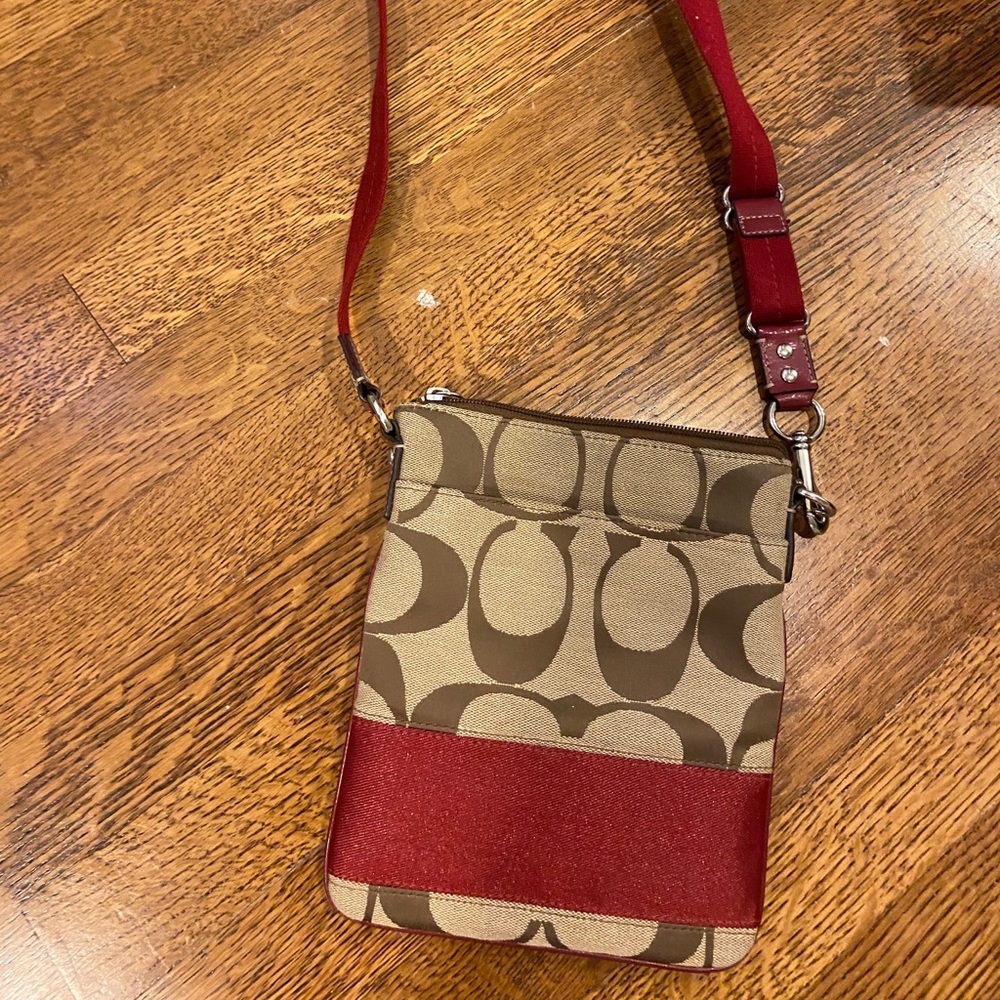 Coach Signature Messenger Crossbody Purse